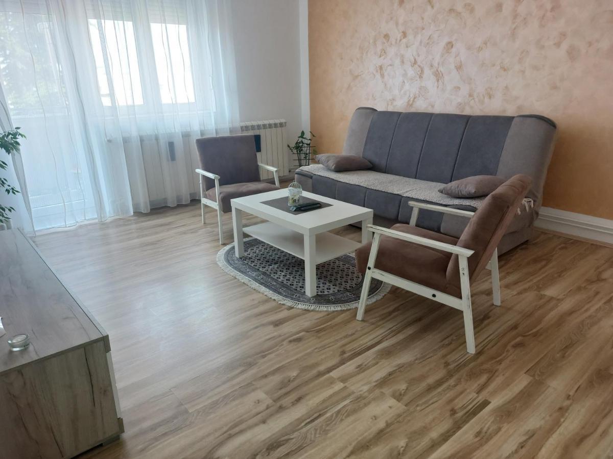 Apartman Centar Szávaszentdemeter Kültér fotó